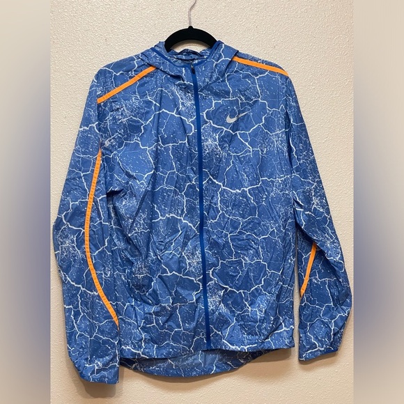 NIKE Women’s Light Weight Hooded Full Zip Jacket - Picture 8 of 9